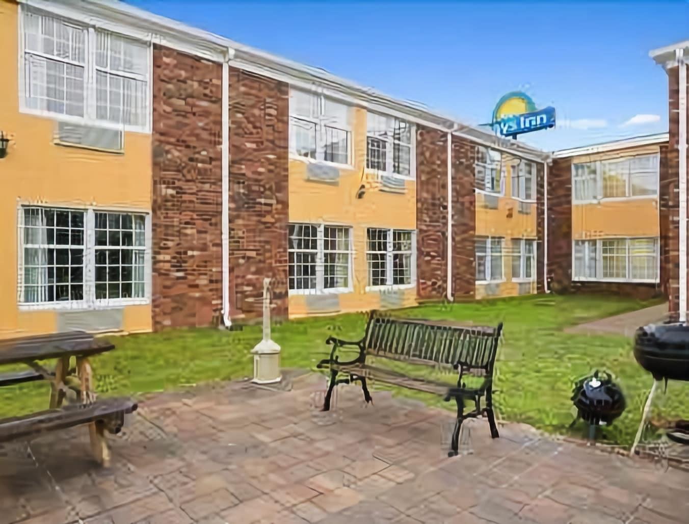 Days Inn By Wyndham Madisonville Esterno foto
