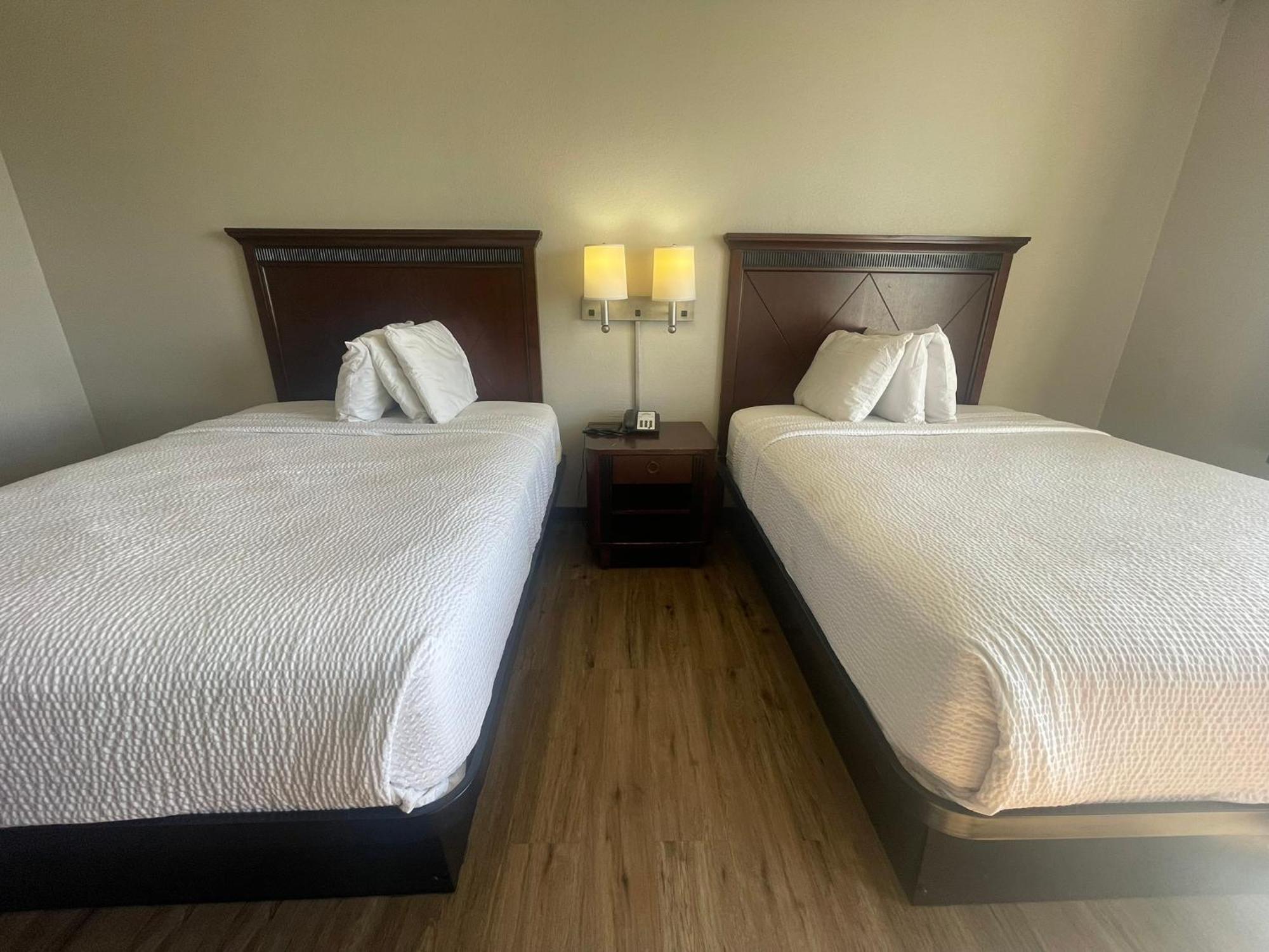 Days Inn By Wyndham Madisonville Esterno foto