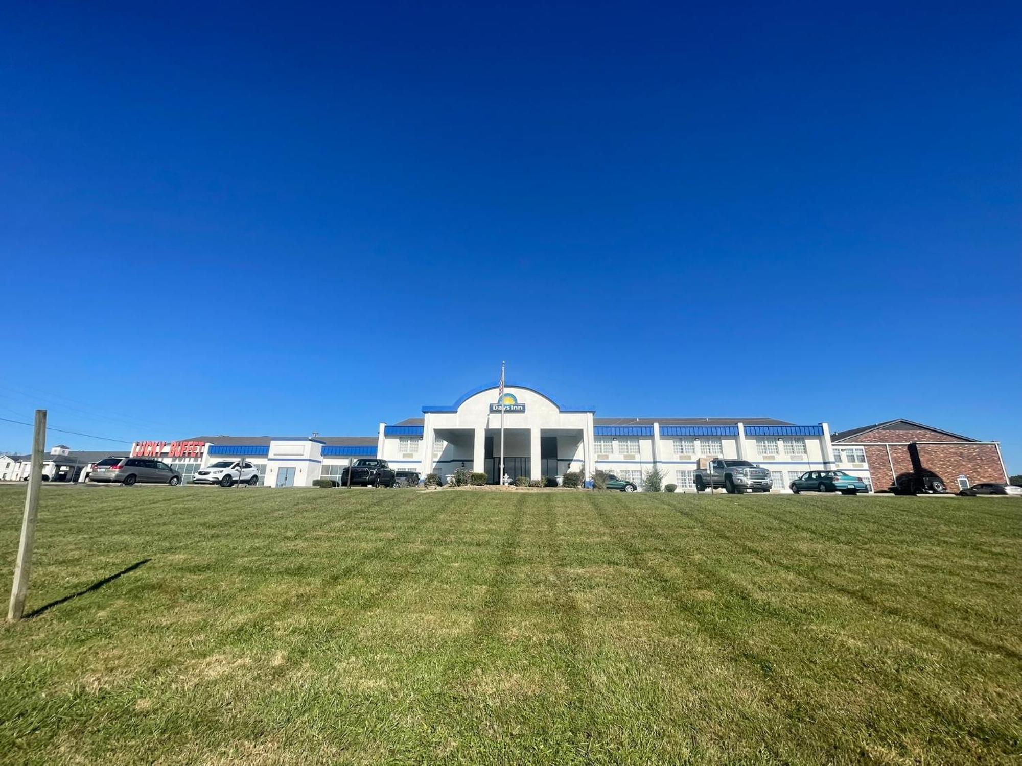 Days Inn By Wyndham Madisonville Esterno foto