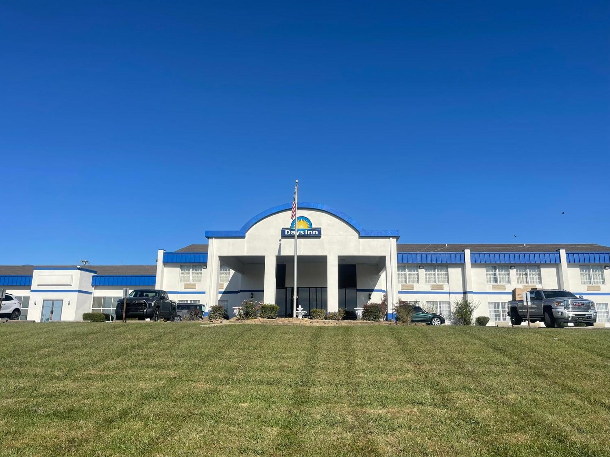 Days Inn By Wyndham Madisonville Esterno foto