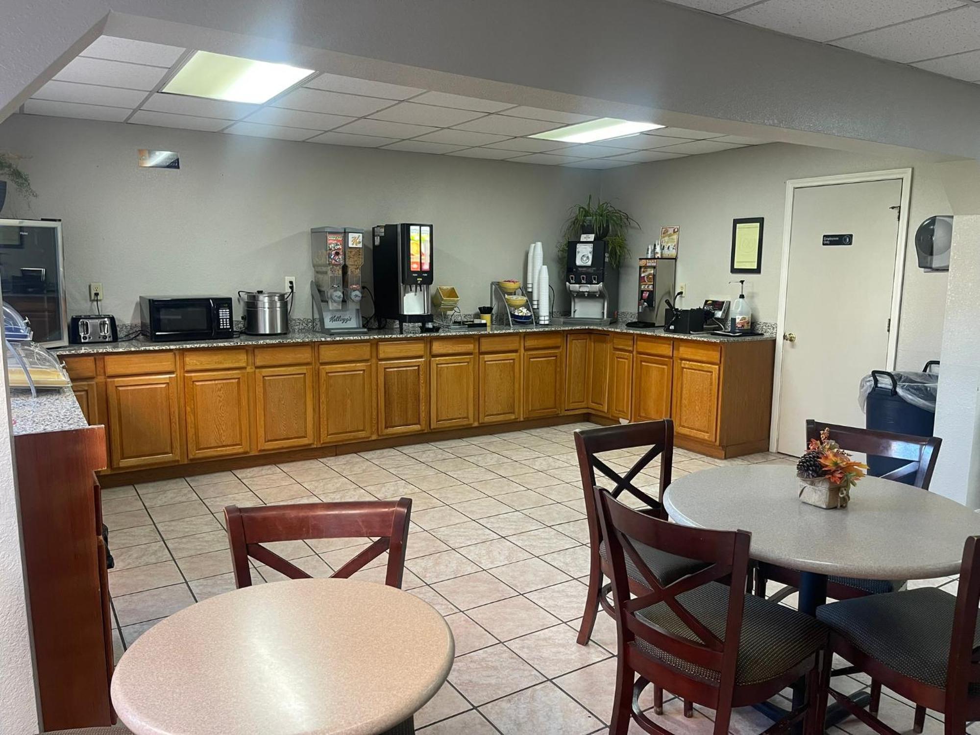 Days Inn By Wyndham Madisonville Esterno foto