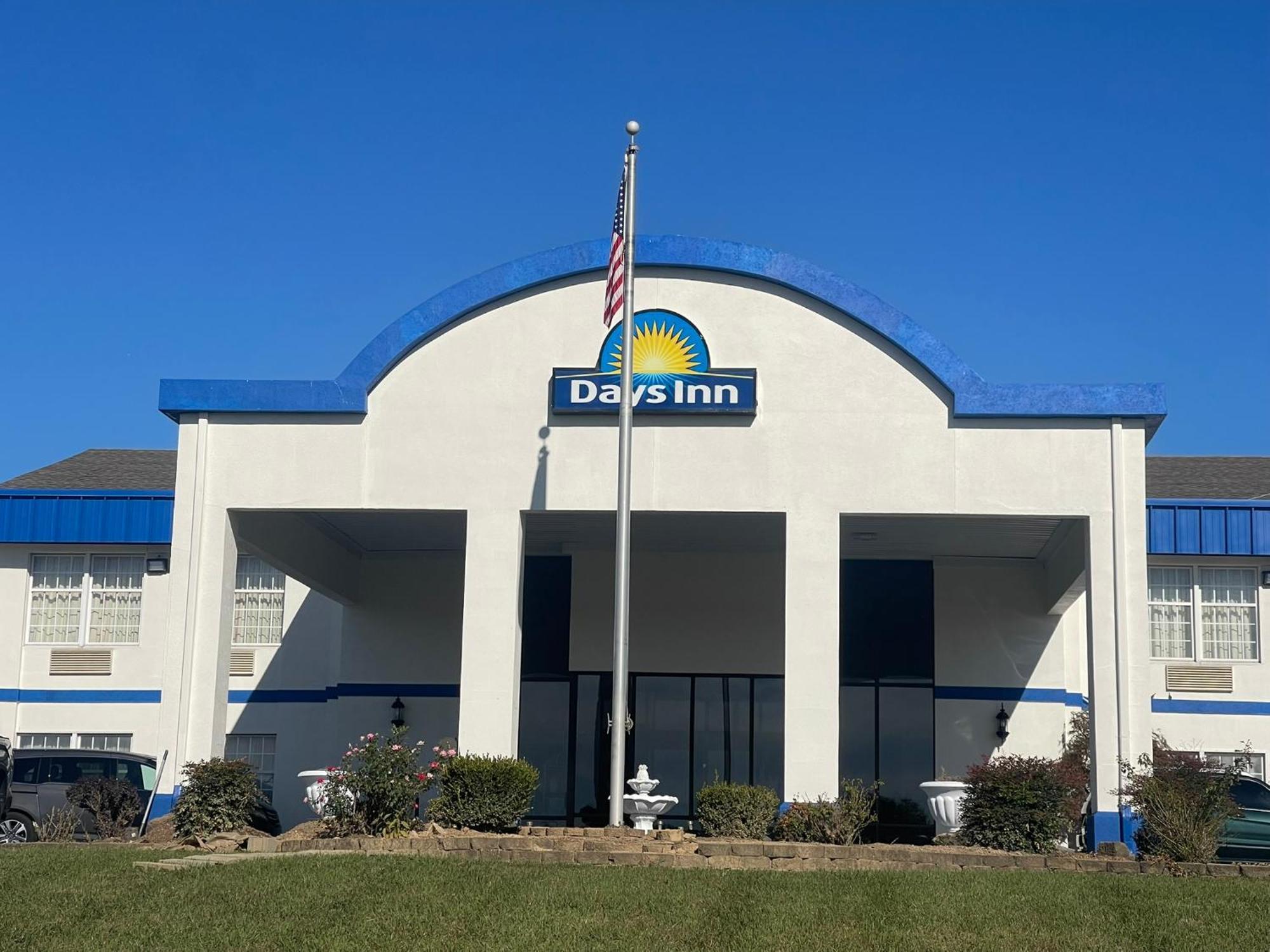 Days Inn By Wyndham Madisonville Esterno foto